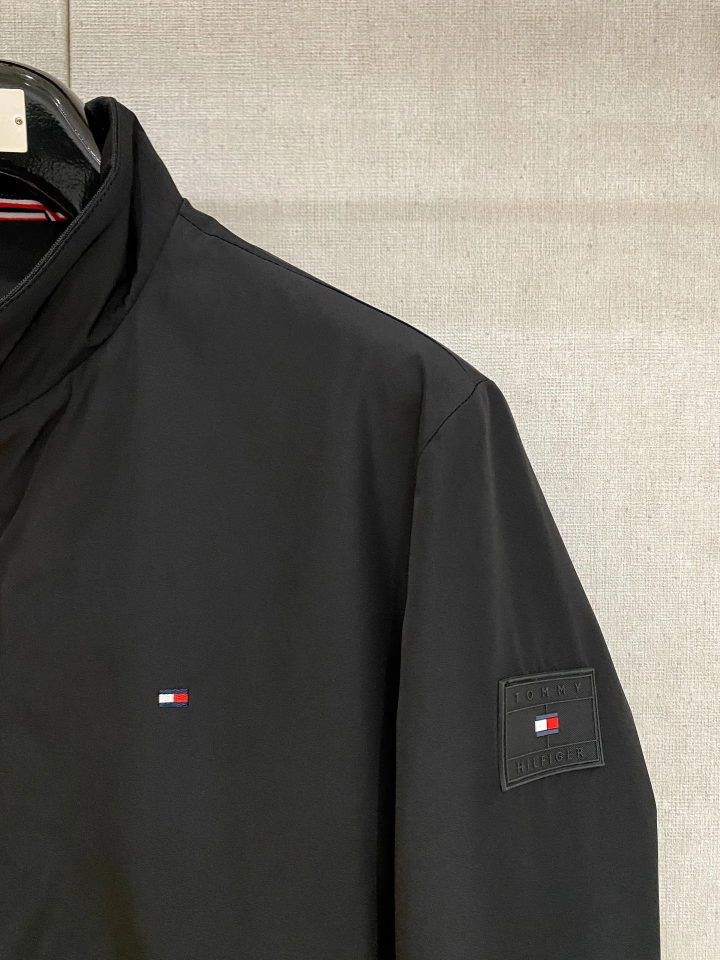 Tommy Hilfiger ✅ ， ， ， ， ， 。 ✅ Classic ， ， ， 。 ， ； ， 。 ✅ ， ； ， ， 。 ：Khaki、Navy Blue、Black。 ✅ 、 ， 、Polo、T ， 。 Sizes：M-4XL